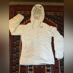 Mountain Hardware, womens winter/ski coat, white/red stitch, small